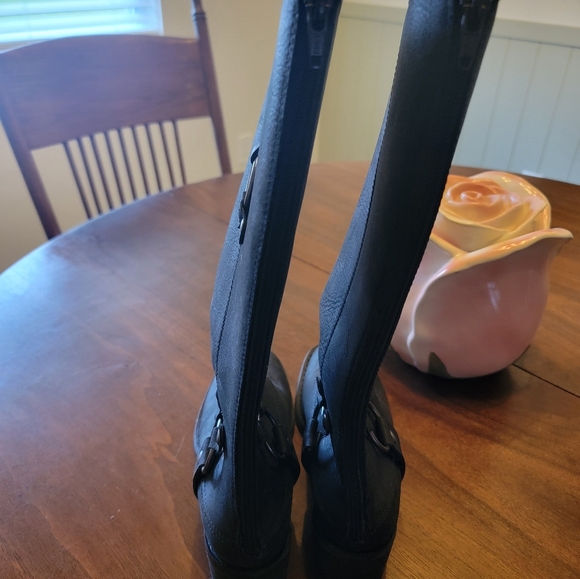 Boots - Picture 3 of 5